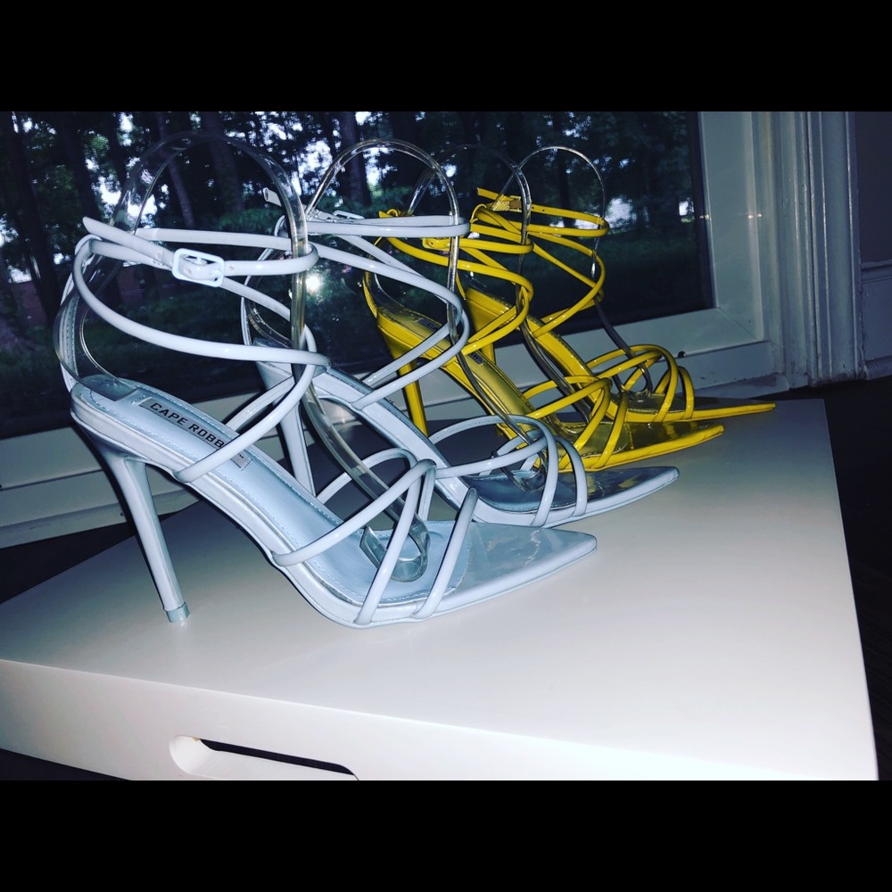 💛Yellow Pointed Heels💛 - Picture 2 of 3